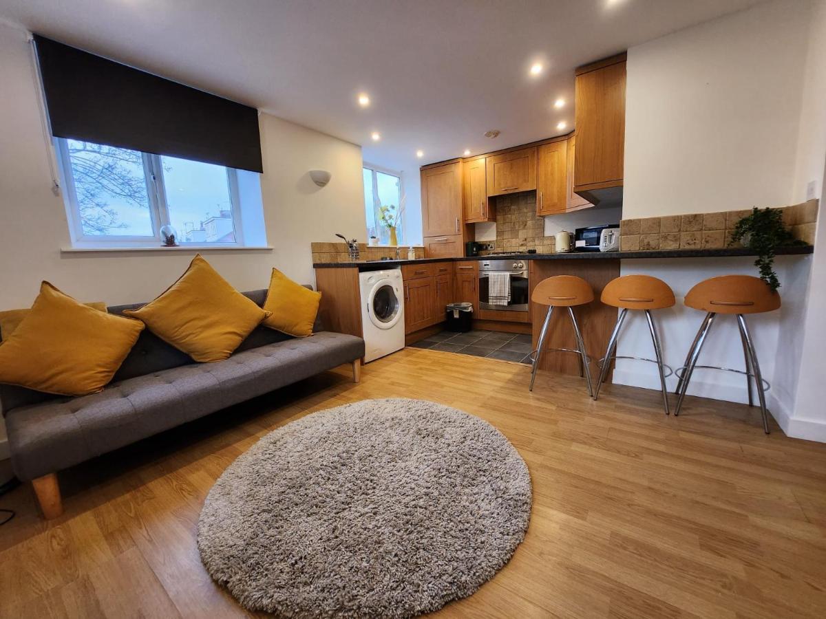 Entire Flat, Bright & Open With Own Entrance Apartment Leeds  Exterior photo