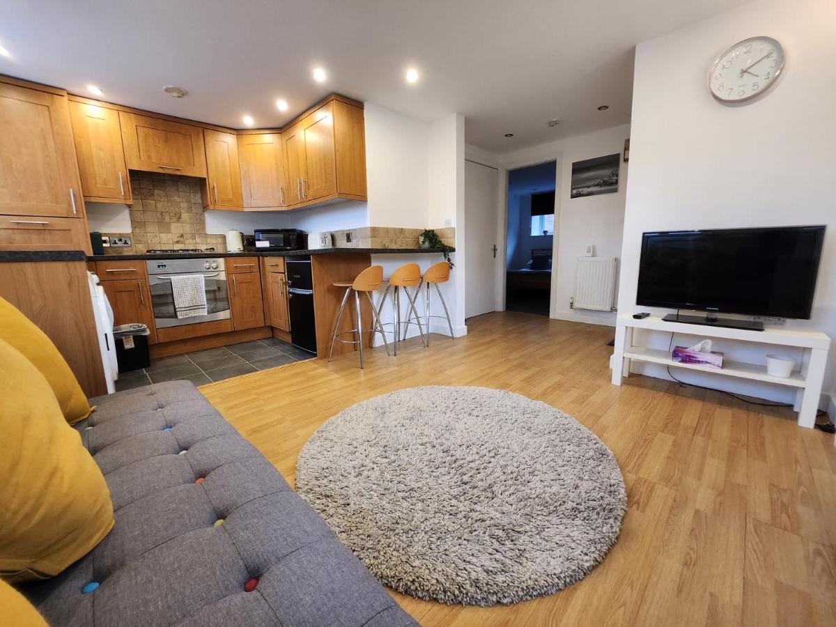 Entire Flat, Bright & Open With Own Entrance Apartment Leeds  Exterior photo