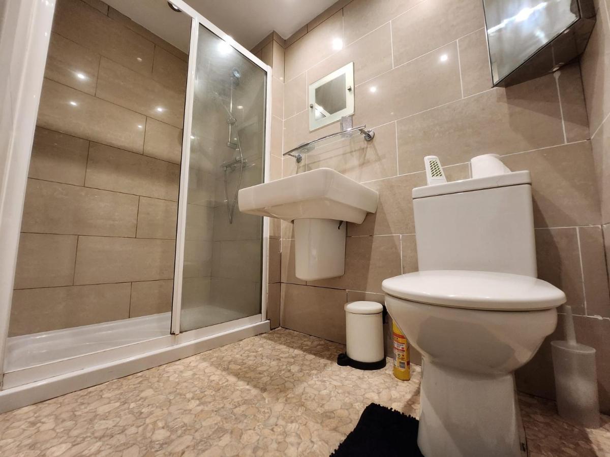 Entire Flat, Bright & Open With Own Entrance Apartment Leeds  Exterior photo